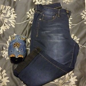 YMI Petite Capris👖